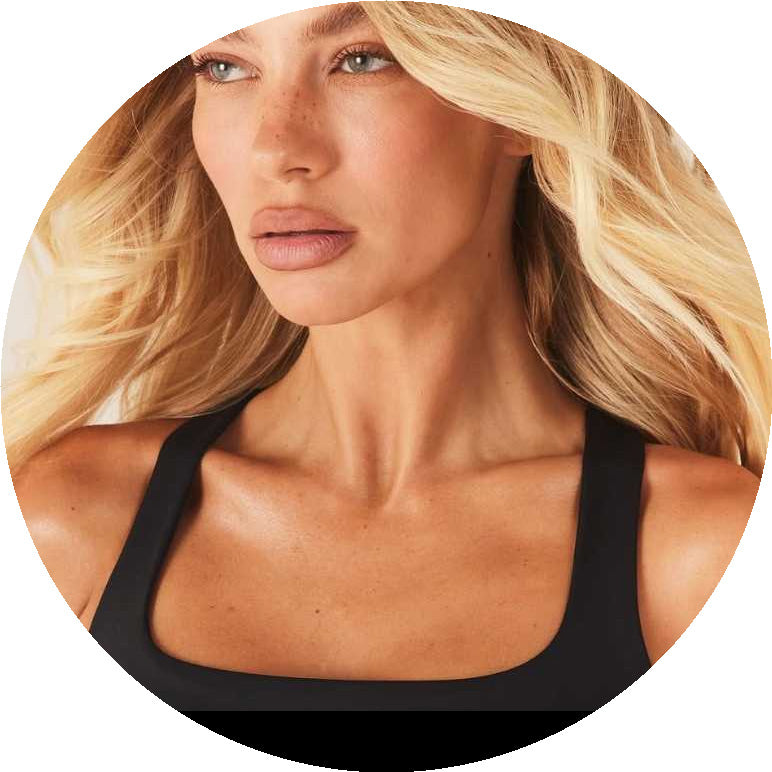 Model wearing S