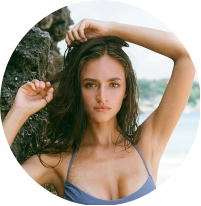 Model wearing XS