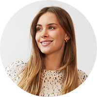 Model wearing S