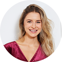 Model wearing S