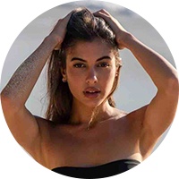 Model wearing S