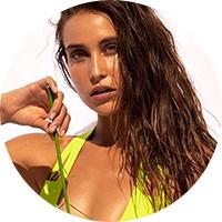 Model wearing S