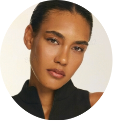 Model wearing XS
