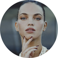 Model wearing S